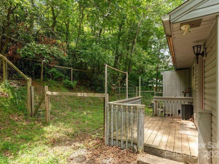 113 Fork Road, Black Mountain, NC 28711.  MLS# CAR4282428, YatesRealty ID 28613. 