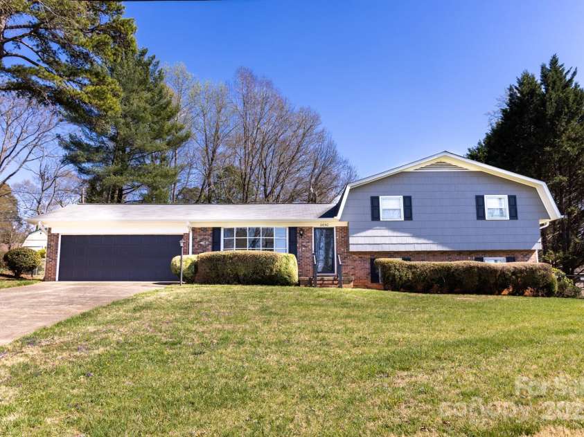 2650 31st Street Court, Hickory, NC 28601.  MLS# CAR4241492, YatesRealty ID 28614. 