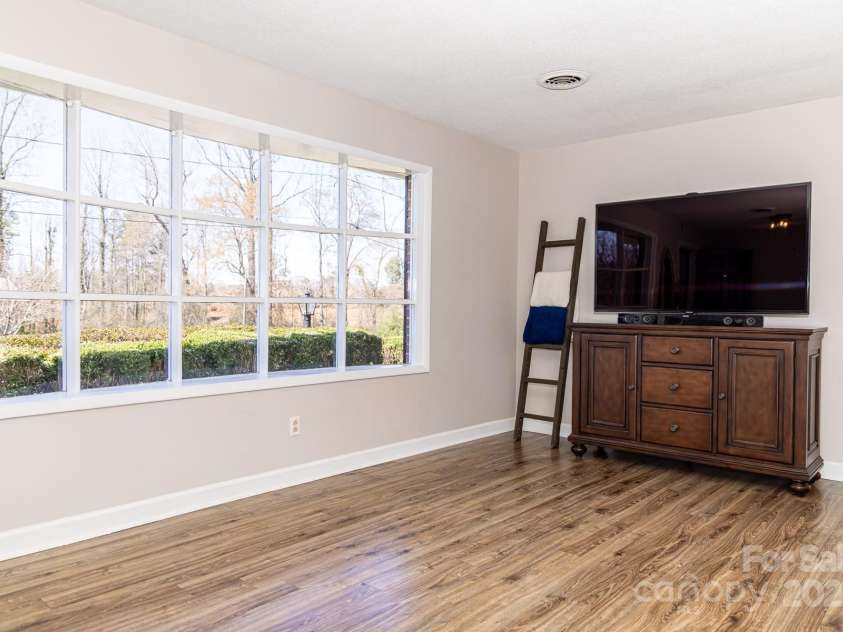 2650 31st Street Court, Hickory, NC 28601.  MLS# CAR4241492, YatesRealty ID 28614. 