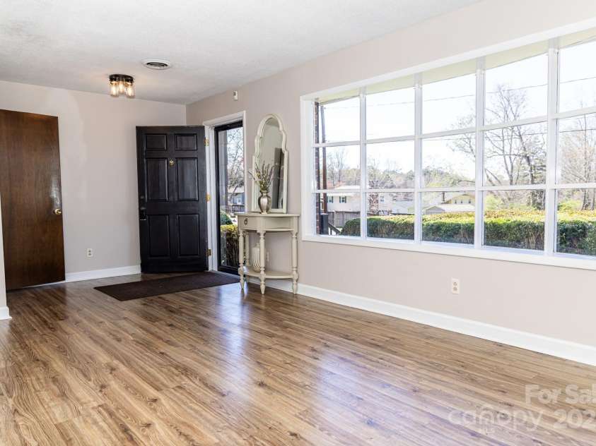 2650 31st Street Court, Hickory, NC 28601.  MLS# CAR4241492, YatesRealty ID 28614. 