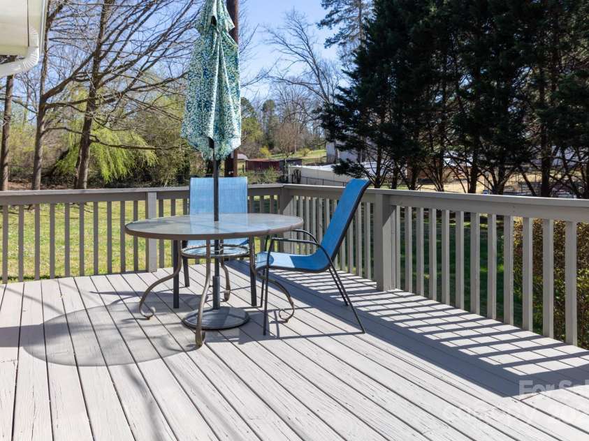 2650 31st Street Court, Hickory, NC 28601.  MLS# CAR4241492, YatesRealty ID 28614. 