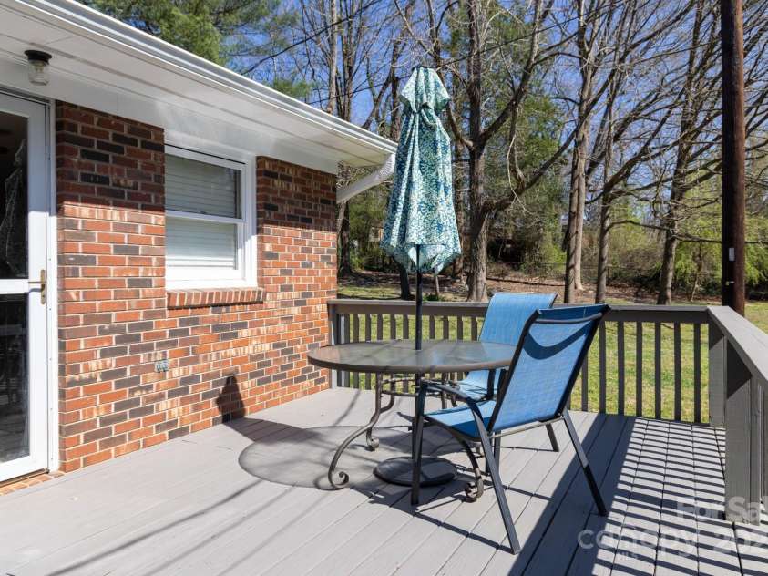 2650 31st Street Court, Hickory, NC 28601.  MLS# CAR4241492, YatesRealty ID 28614. 