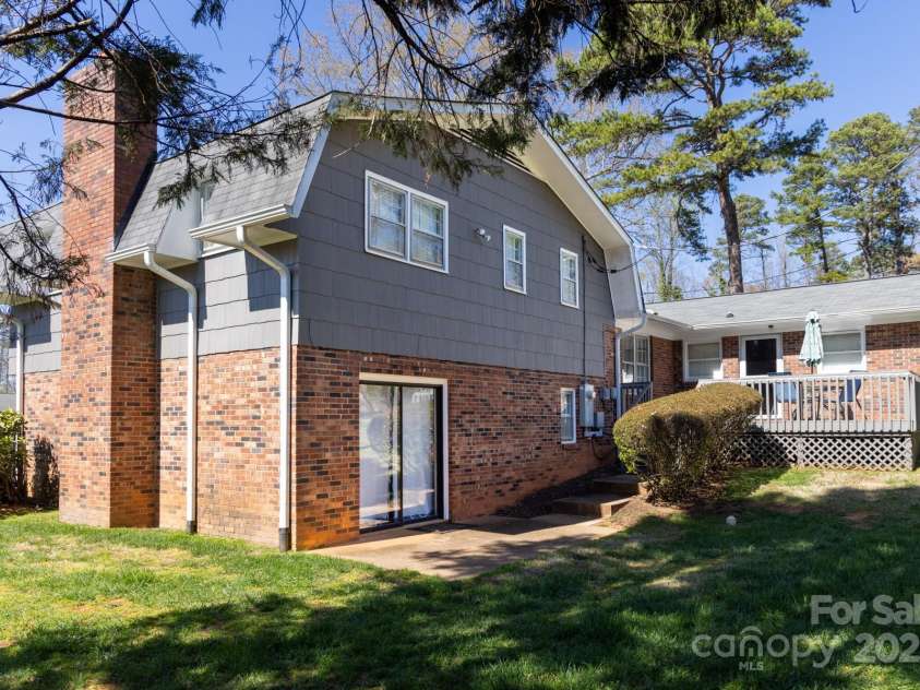 2650 31st Street Court, Hickory, NC 28601.  MLS# CAR4241492, YatesRealty ID 28614. 