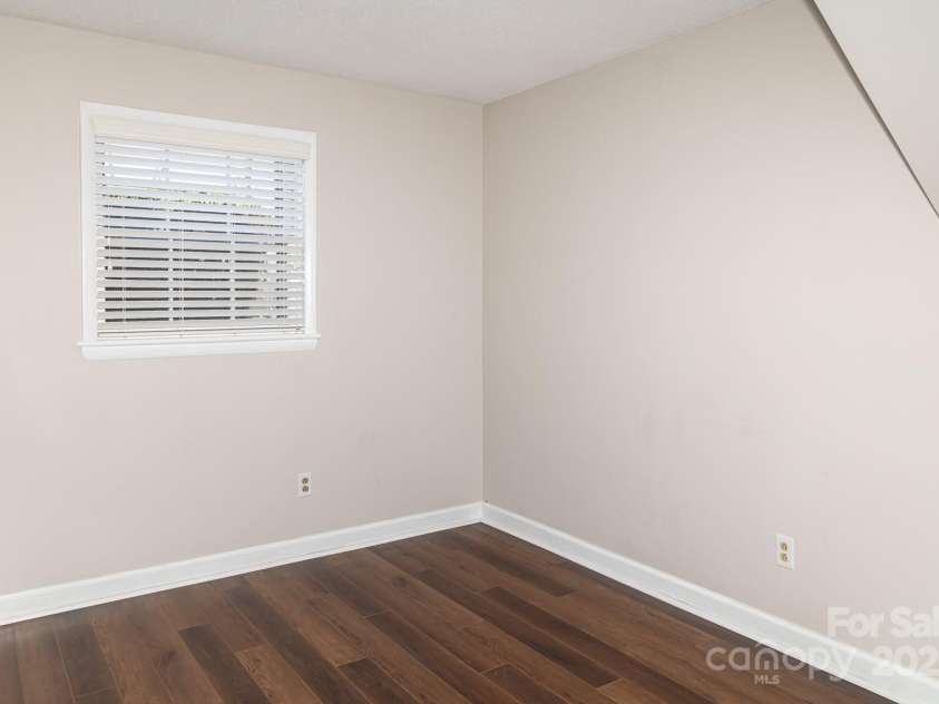 2650 31st Street Court, Hickory, NC 28601.  MLS# CAR4241492, YatesRealty ID 28614. Basement flex room 6'-10