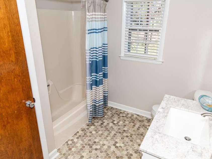 2650 31st Street Court, Hickory, NC 28601.  MLS# CAR4241492, YatesRealty ID 28614. Hall full bath upper level