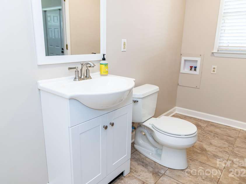 2650 31st Street Court, Hickory, NC 28601.  MLS# CAR4241492, YatesRealty ID 28614. Main full bath with laundry