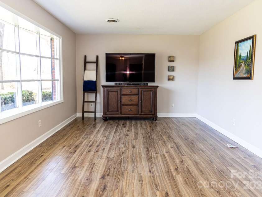 2650 31st Street Court, Hickory, NC 28601.  MLS# CAR4241492, YatesRealty ID 28614. Main living room