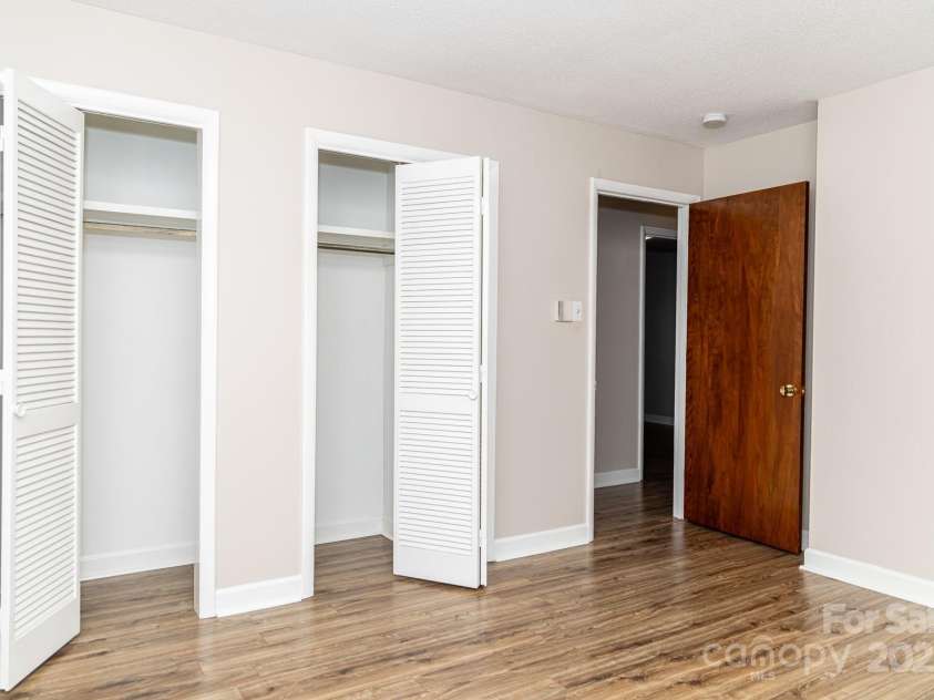 2650 31st Street Court, Hickory, NC 28601.  MLS# CAR4241492, YatesRealty ID 28614. Primary