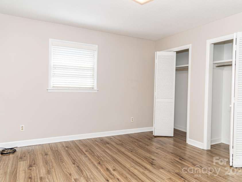 2650 31st Street Court, Hickory, NC 28601.  MLS# CAR4241492, YatesRealty ID 28614. Primary