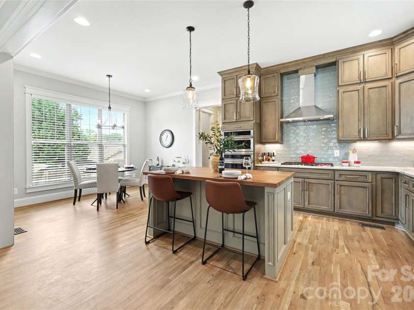 24 Oak Street, Belmont, NC 28012.  MLS# CAR4382381, YatesRealty ID 28615. Kitchen & Dinette