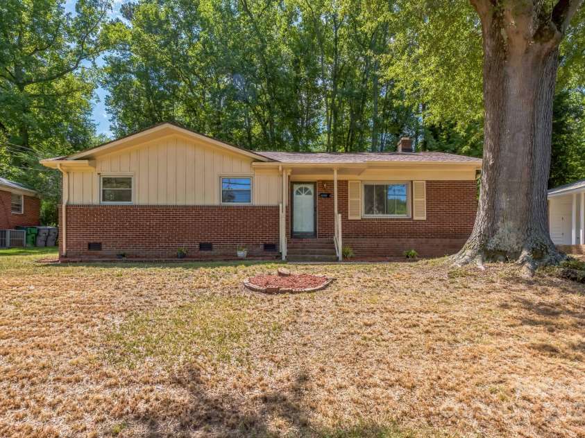 5326 Dolphin Lane, Charlotte, NC 28215.  MLS# CAR4281543, YatesRealty ID 28615. 