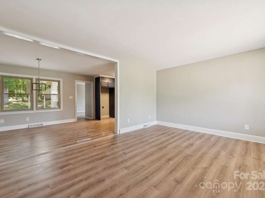 5326 Dolphin Lane, Charlotte, NC 28215.  MLS# CAR4281543, YatesRealty ID 28615. 