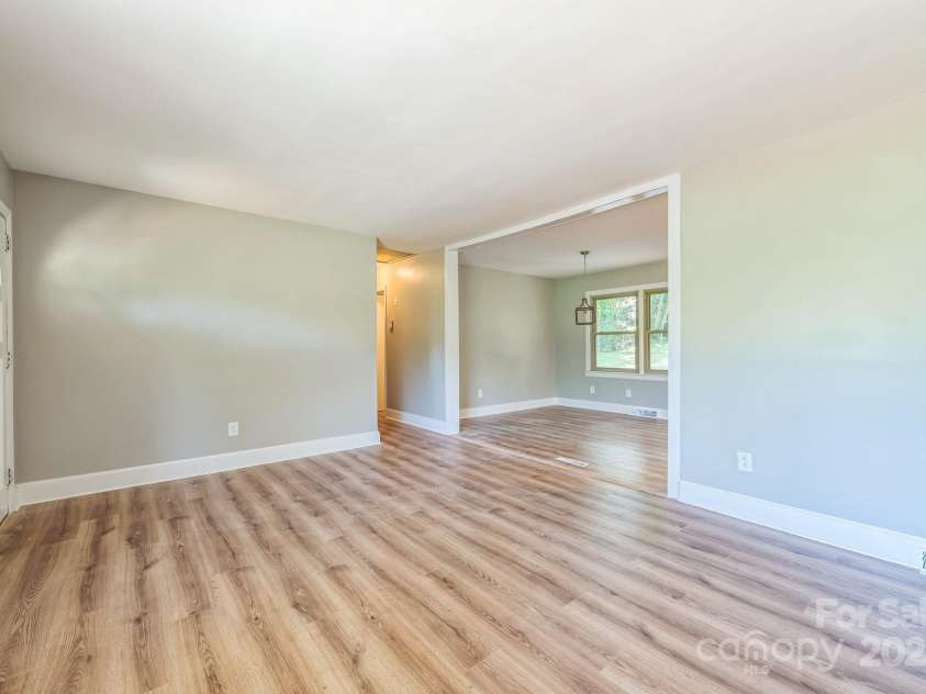 5326 Dolphin Lane, Charlotte, NC 28215.  MLS# CAR4281543, YatesRealty ID 28615. 