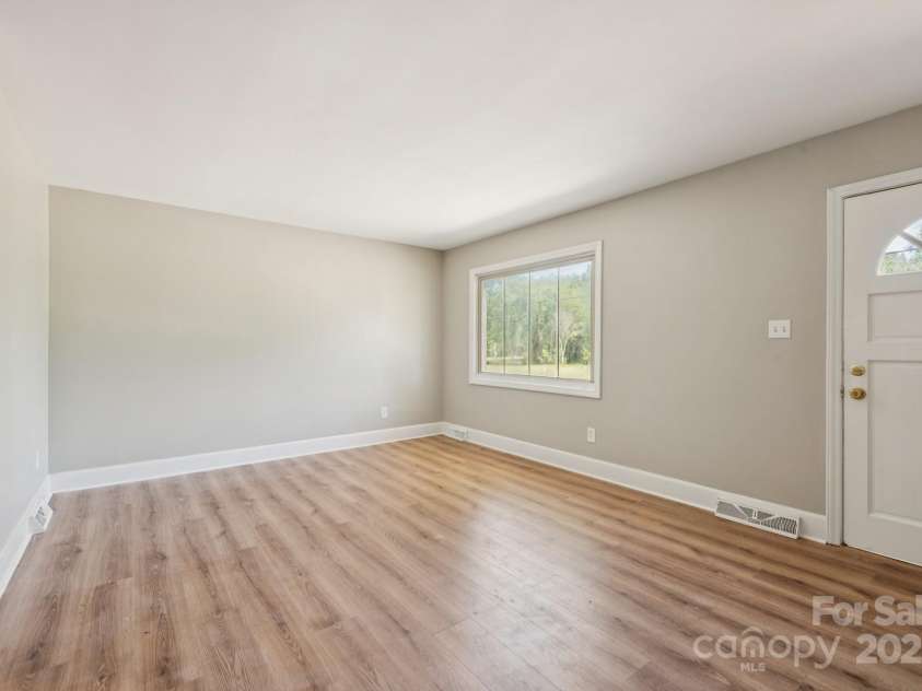 5326 Dolphin Lane, Charlotte, NC 28215.  MLS# CAR4281543, YatesRealty ID 28615. 