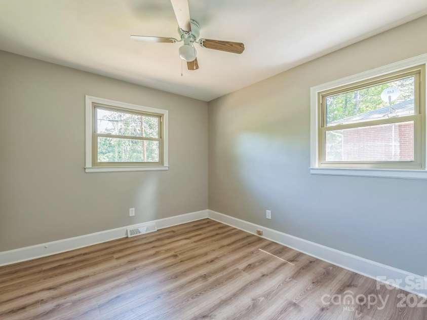 5326 Dolphin Lane, Charlotte, NC 28215.  MLS# CAR4281543, YatesRealty ID 28615. 