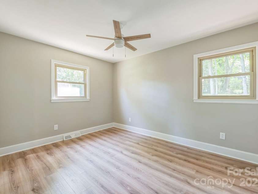 5326 Dolphin Lane, Charlotte, NC 28215.  MLS# CAR4281543, YatesRealty ID 28615. 