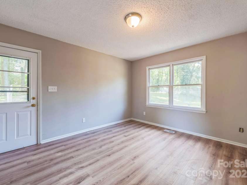 5326 Dolphin Lane, Charlotte, NC 28215.  MLS# CAR4281543, YatesRealty ID 28615. 