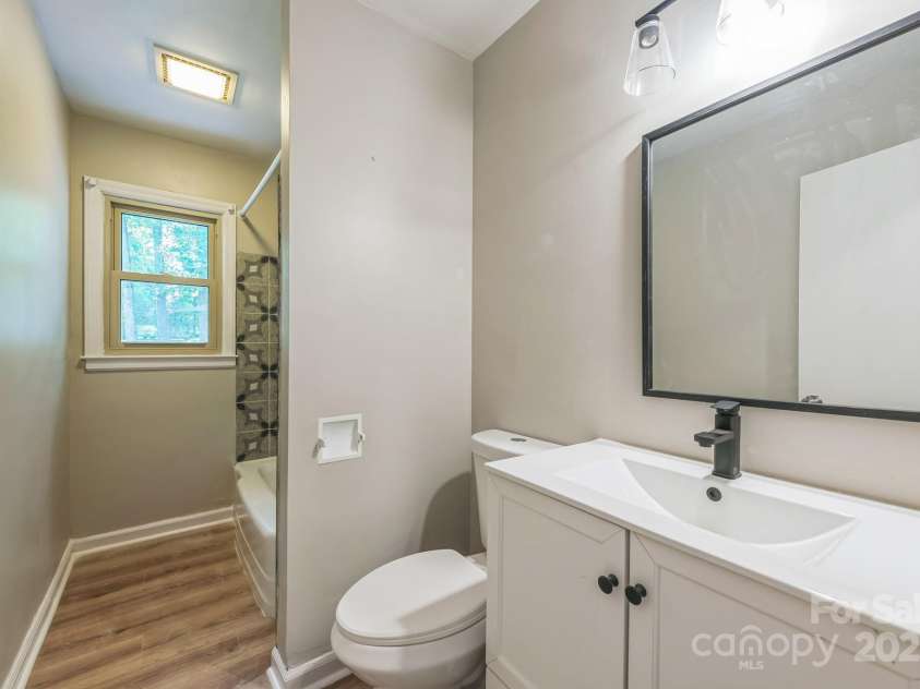 5326 Dolphin Lane, Charlotte, NC 28215.  MLS# CAR4281543, YatesRealty ID 28615. 