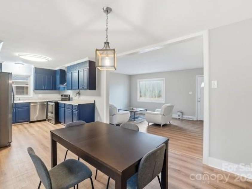 5326 Dolphin Lane, Charlotte, NC 28215.  MLS# CAR4333511, YatesRealty ID 28615. 