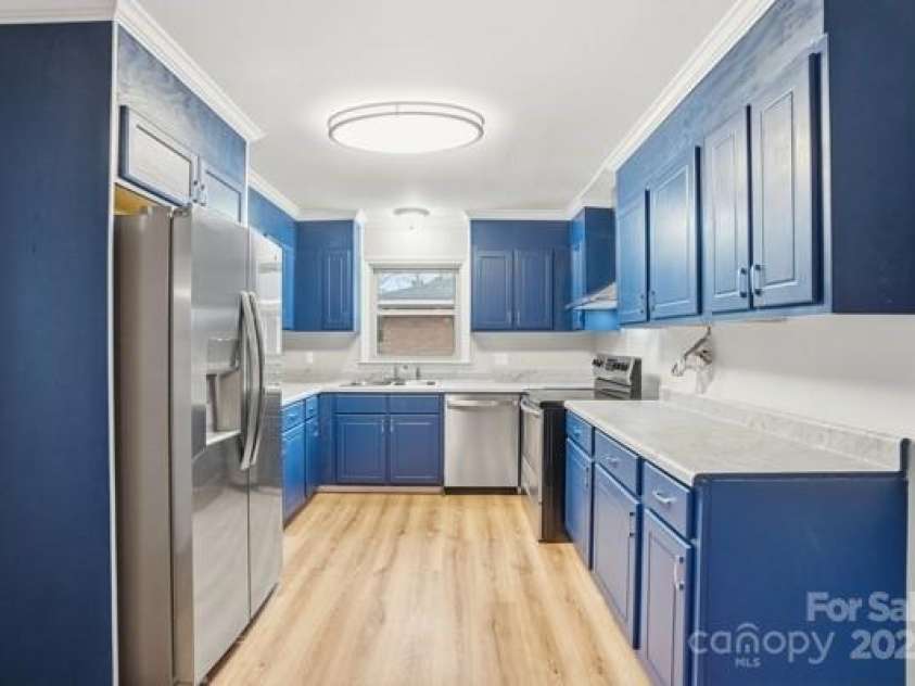 5326 Dolphin Lane, Charlotte, NC 28215.  MLS# CAR4333511, YatesRealty ID 28615. 