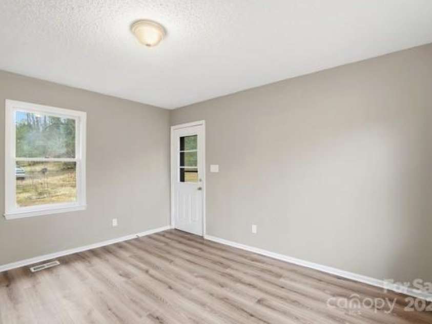 5326 Dolphin Lane, Charlotte, NC 28215.  MLS# CAR4333511, YatesRealty ID 28615. 