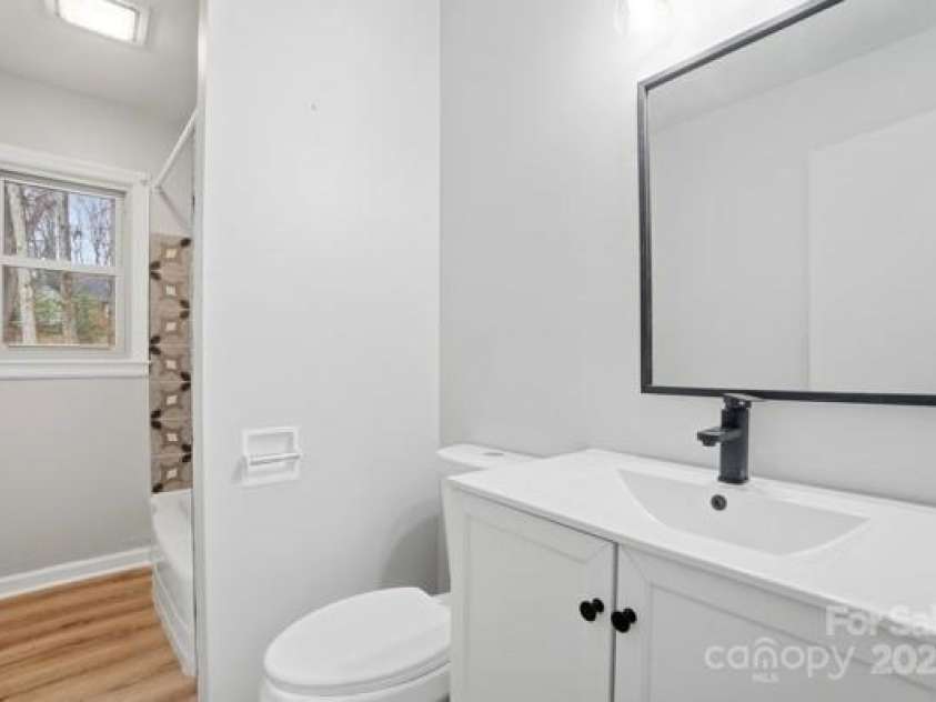 5326 Dolphin Lane, Charlotte, NC 28215.  MLS# CAR4333511, YatesRealty ID 28615. 