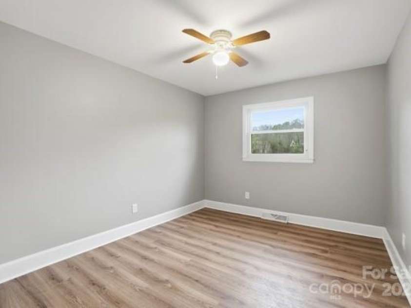 5326 Dolphin Lane, Charlotte, NC 28215.  MLS# CAR4333511, YatesRealty ID 28615. 