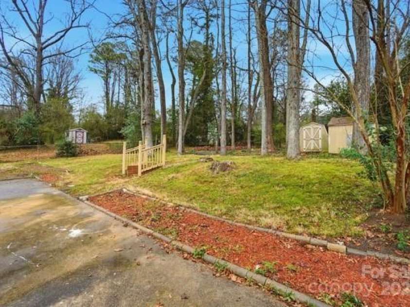 5326 Dolphin Lane, Charlotte, NC 28215.  MLS# CAR4333511, YatesRealty ID 28615. 