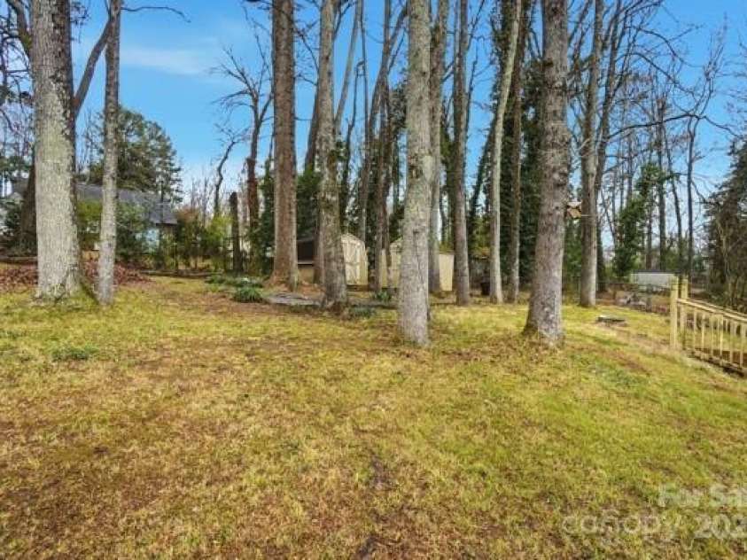 5326 Dolphin Lane, Charlotte, NC 28215.  MLS# CAR4333511, YatesRealty ID 28615. 