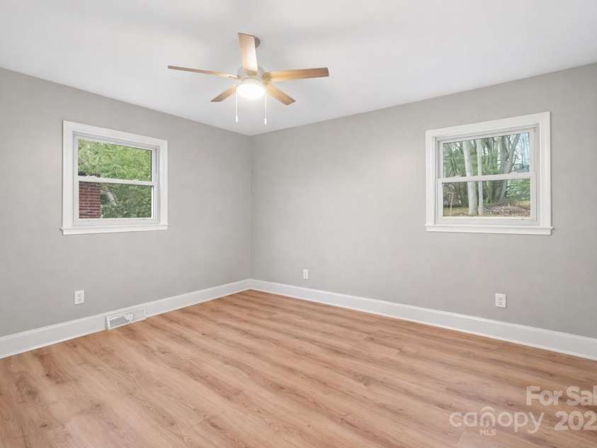 5326 Dolphin Lane, Charlotte, NC 28215.  MLS# CAR4333511, YatesRealty ID 28615. 