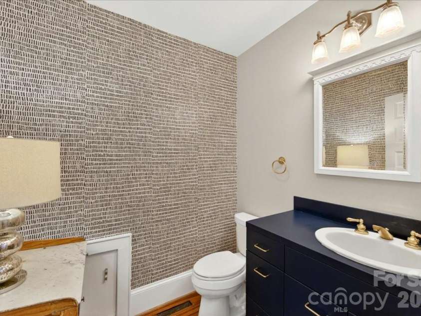 2208 Fifth Street, Charlotte, NC 28204.  MLS# CAR4380576, YatesRealty ID 28616. Half bath on main level 