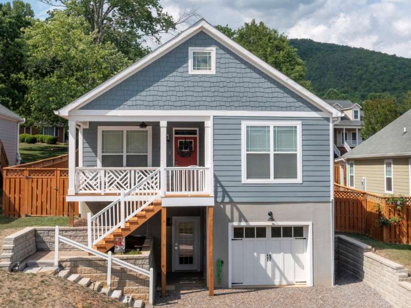 1108 Blueview Drive, Black Mountain, NC 28711.  MLS# CAR4365648, YatesRealty ID 28618. 