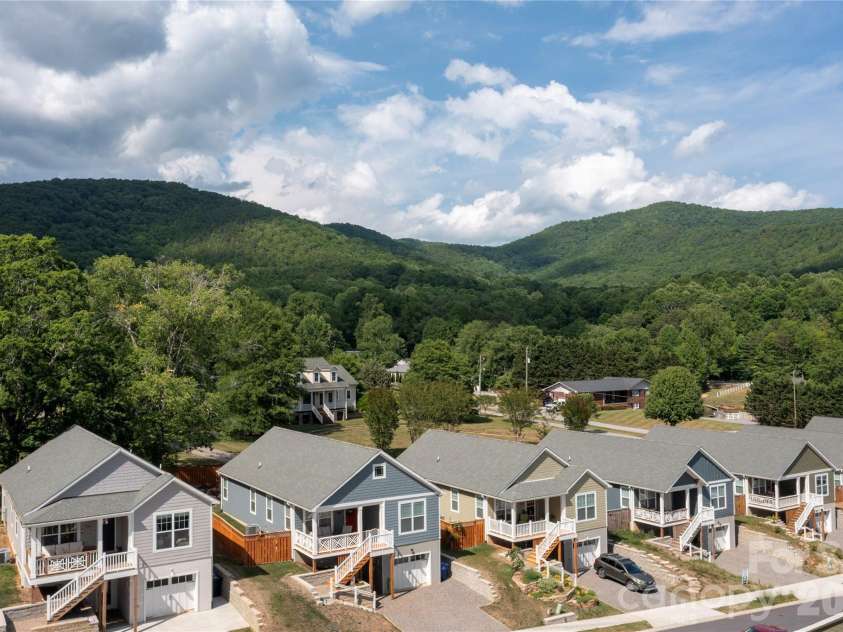 1108 Blueview Drive, Black Mountain, NC 28711.  MLS# CAR4365648, YatesRealty ID 28618. 