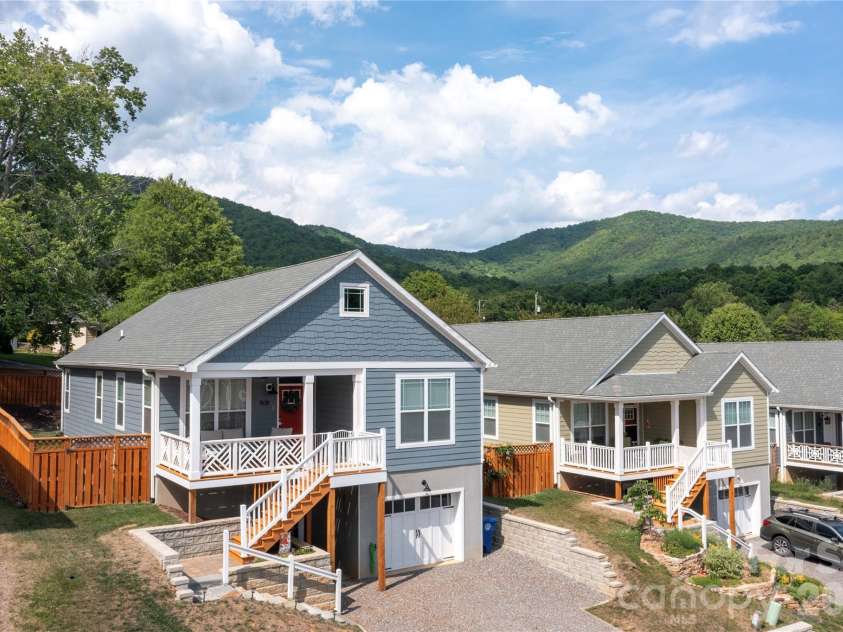 1108 Blueview Drive, Black Mountain, NC 28711.  MLS# CAR4365648, YatesRealty ID 28618. 