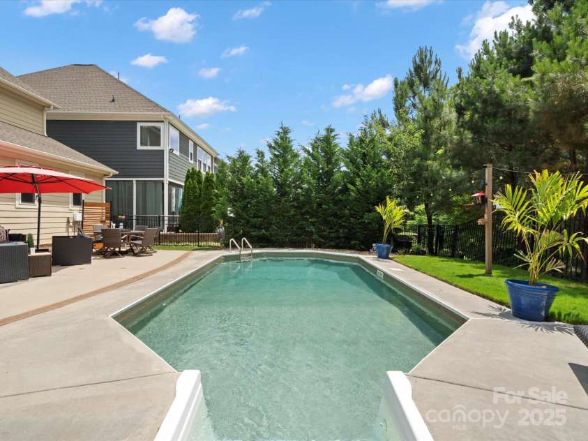 5013 Hamilton Mill Drive, Waxhaw, NC 28173.  MLS# CAR4256031, YatesRealty ID 28618. 