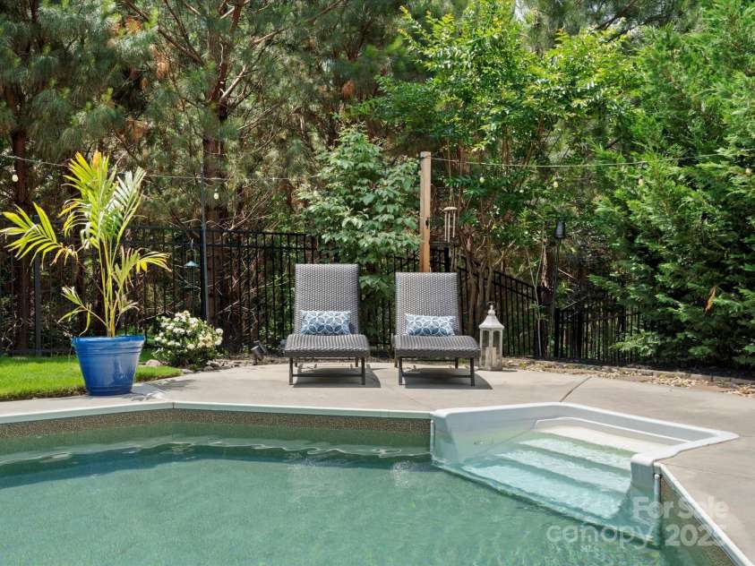 5013 Hamilton Mill Drive, Waxhaw, NC 28173.  MLS# CAR4256031, YatesRealty ID 28618. 