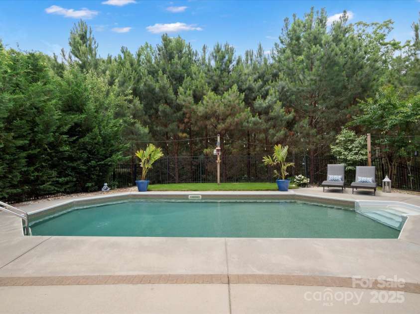 5013 Hamilton Mill Drive, Waxhaw, NC 28173.  MLS# CAR4256031, YatesRealty ID 28618. 