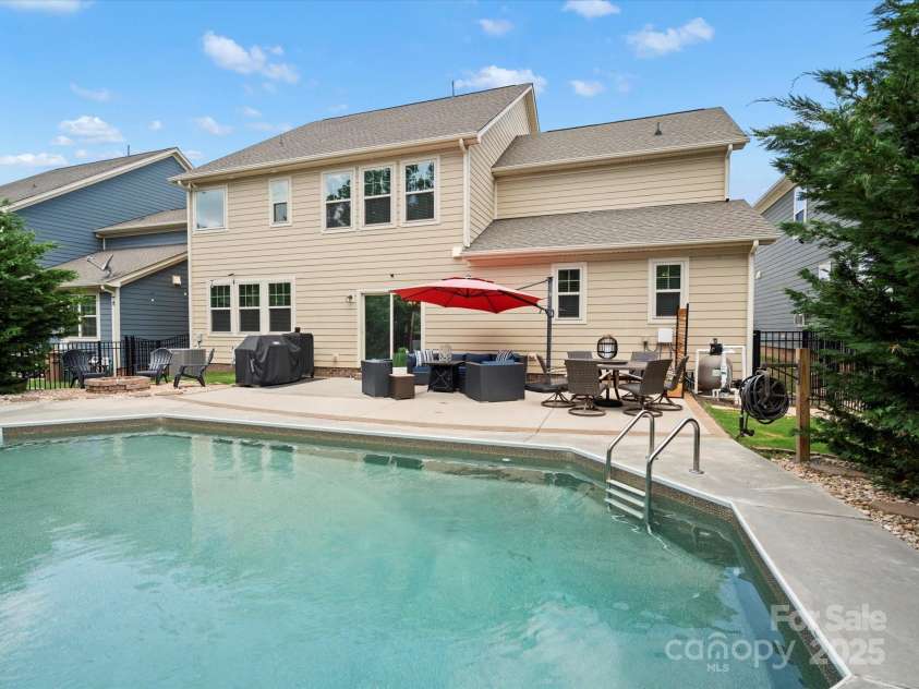 5013 Hamilton Mill Drive, Waxhaw, NC 28173.  MLS# CAR4256031, YatesRealty ID 28618. 