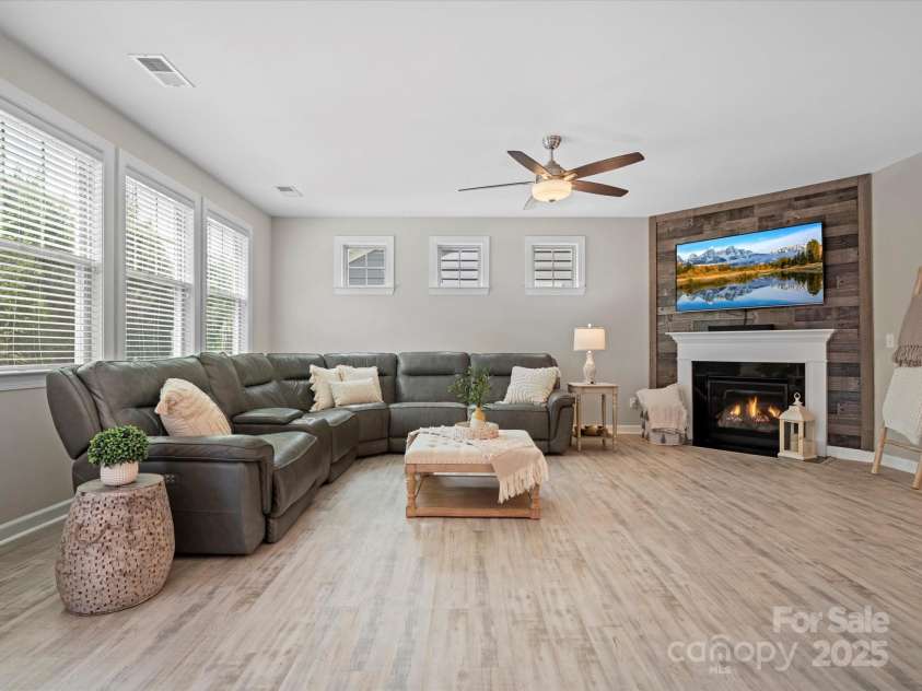 5013 Hamilton Mill Drive, Waxhaw, NC 28173.  MLS# CAR4256031, YatesRealty ID 28618. 