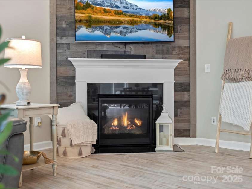 5013 Hamilton Mill Drive, Waxhaw, NC 28173.  MLS# CAR4256031, YatesRealty ID 28618. 