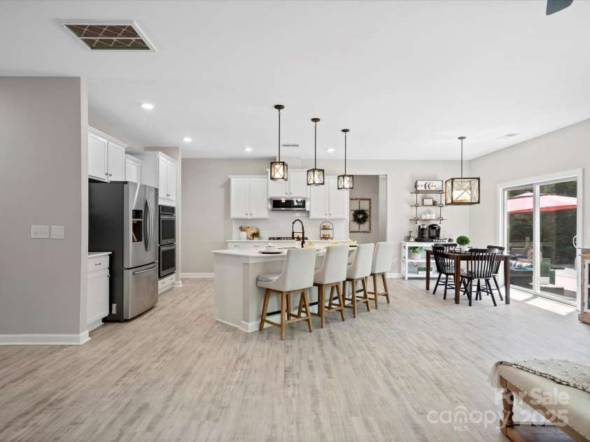 5013 Hamilton Mill Drive, Waxhaw, NC 28173.  MLS# CAR4256031, YatesRealty ID 28618. 