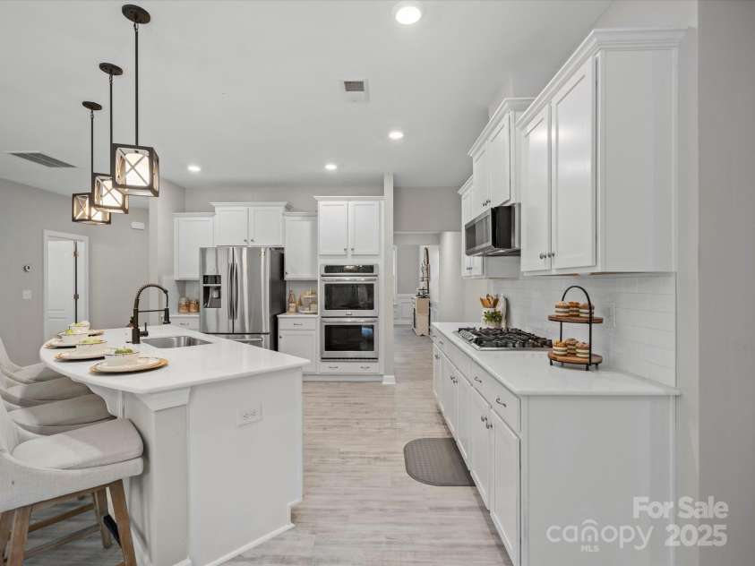 5013 Hamilton Mill Drive, Waxhaw, NC 28173.  MLS# CAR4256031, YatesRealty ID 28618. 