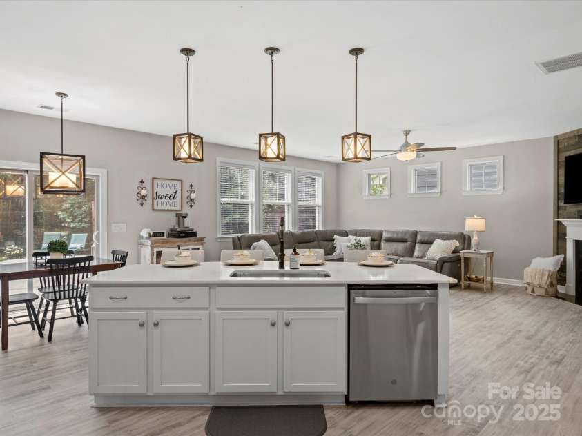 5013 Hamilton Mill Drive, Waxhaw, NC 28173.  MLS# CAR4256031, YatesRealty ID 28618. 