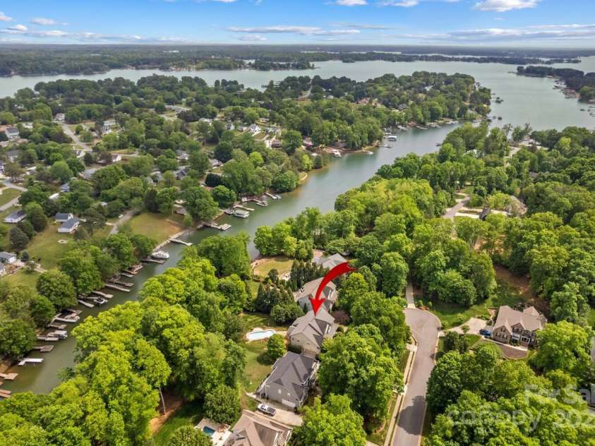 110 Preserve Way, Mooresville, NC 28117.  MLS# CAR4250582, YatesRealty ID 28619. Welcome home to 110 Preserve Way! Ideal location on waterfront lot in the desirable Cove at Chesapeake Pointe subdivision. Home is located off the popular Brawley School Rd convenient to shops, restaurants, & I77.