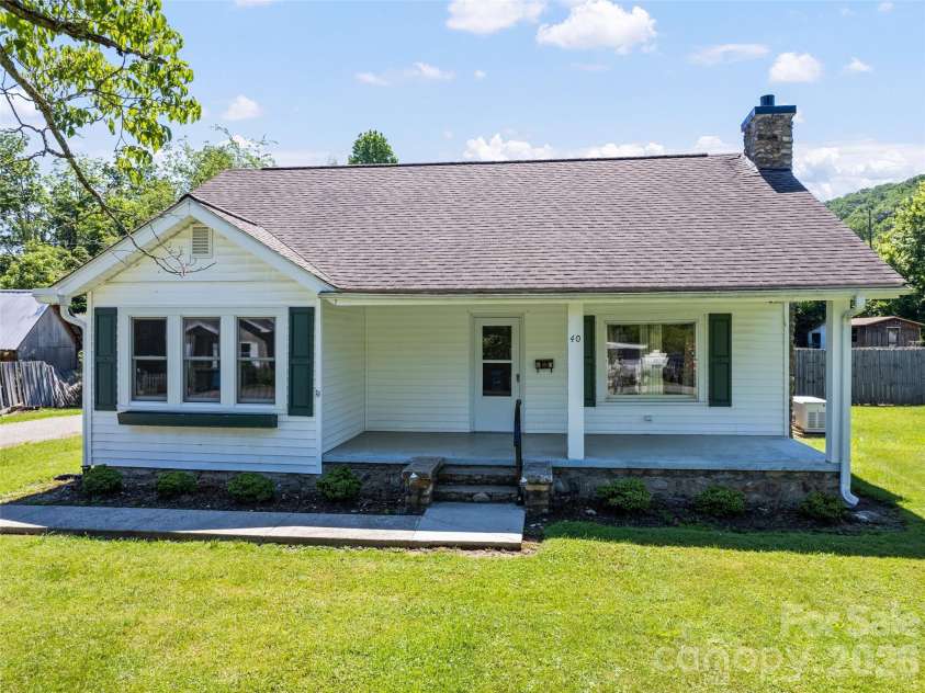 40 Avery Street, Waynesville, NC 28786.  MLS# CAR4390251, YatesRealty ID 28619. 