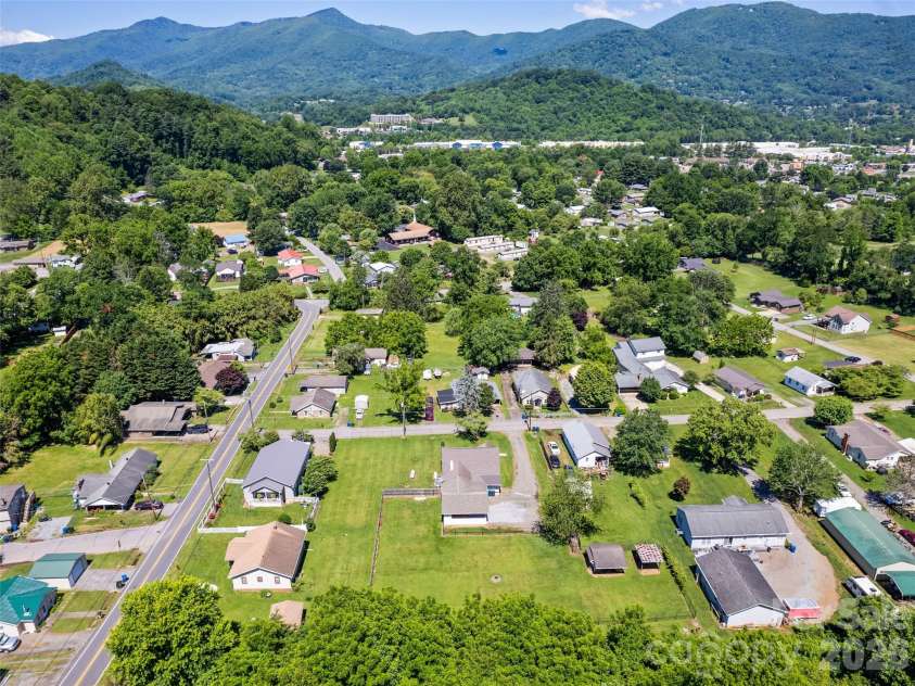 40 Avery Street, Waynesville, NC 28786.  MLS# CAR4390251, YatesRealty ID 28619. 