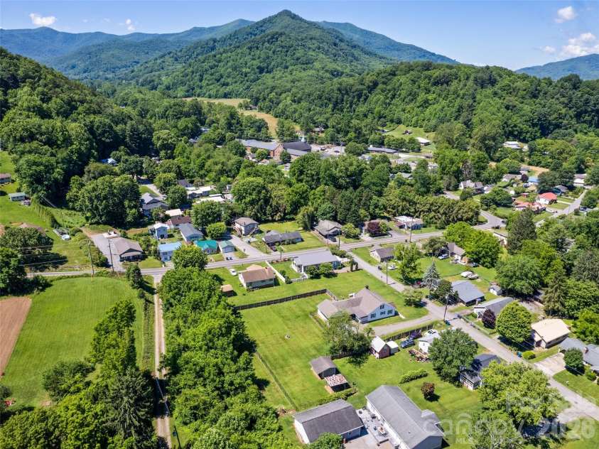 40 Avery Street, Waynesville, NC 28786.  MLS# CAR4390251, YatesRealty ID 28619. 