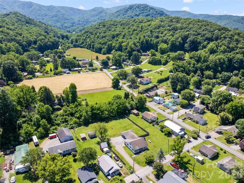 40 Avery Street, Waynesville, NC 28786.  MLS# CAR4390251, YatesRealty ID 28619. 