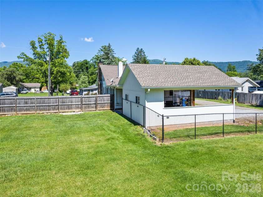40 Avery Street, Waynesville, NC 28786.  MLS# CAR4390251, YatesRealty ID 28619. 