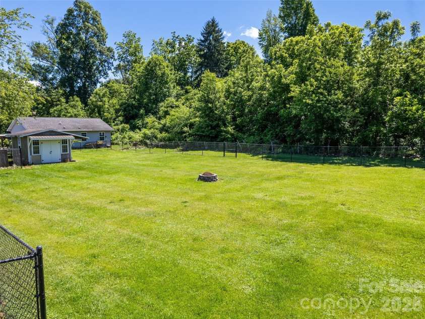 40 Avery Street, Waynesville, NC 28786.  MLS# CAR4390251, YatesRealty ID 28619. 